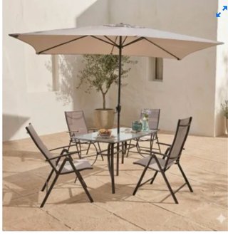 Conjunto Mesa, 4 sillas de  Jardín y parasol