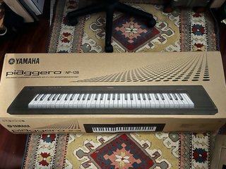 Teclado Yamaha con soporte
