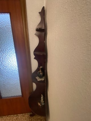 Estantería esquinera de madera