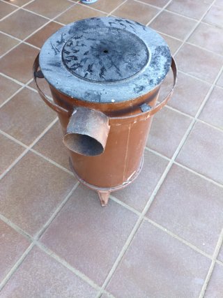 Estufa leña antigua marrón