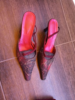 Zapatos y bolso morado y rojo Talla 41
