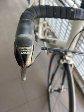 Bicicleta de carretera blanca