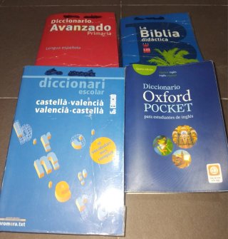 Pack diccionarios y Biblia.