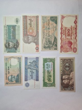 Lote de 50 Billetes Extranjeros Varios Países