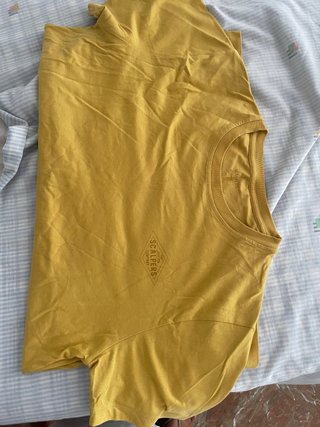 Camiseta amarilla Scalpers, sin usar, de algodon