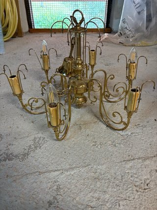 Lámpara antigua de metal dorado