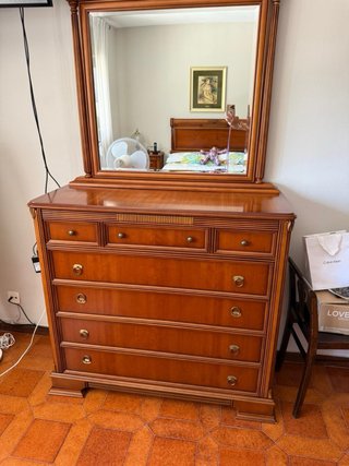Habitación Matrimonio: Cama, Cómoda y Mesitas