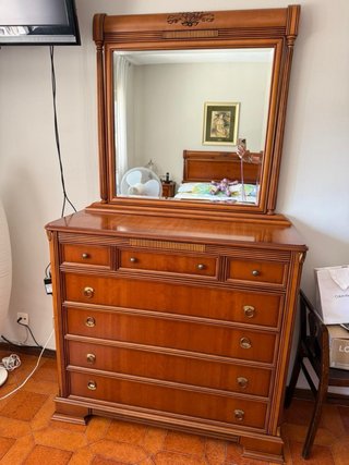 Habitación Matrimonio: Cama, Cómoda y Mesitas