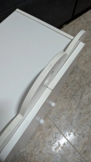 Armario para muñecas blanco con corazones
