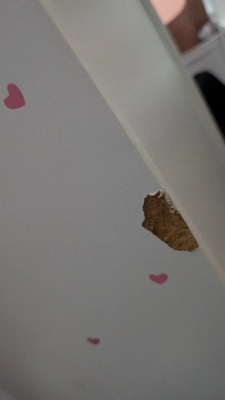 Armario para muñecas blanco con corazones