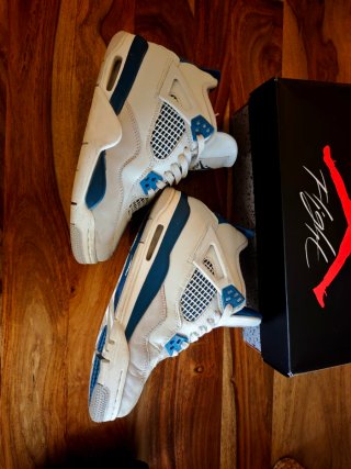 Air Jordan 4 Retro Military Blue