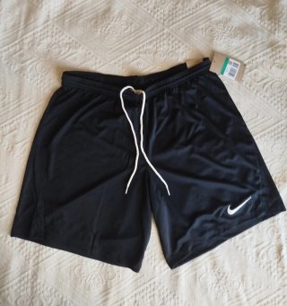 Pantalón corto Nike negro. Sin estrenar.