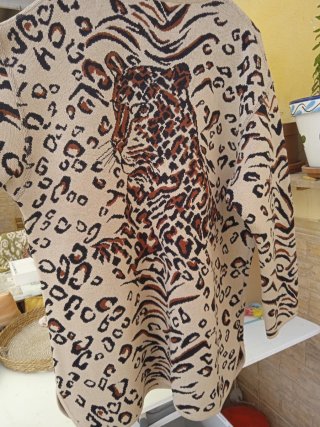 Chaqueta cárdigan con leopardo en espalda