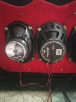 Altavoces JBL y Pioneer con Subwoofer