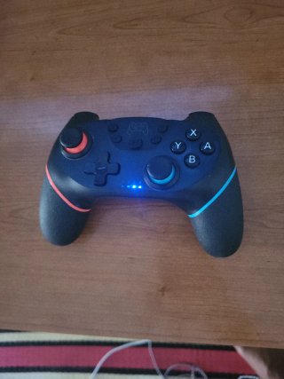 Mando de consola negro