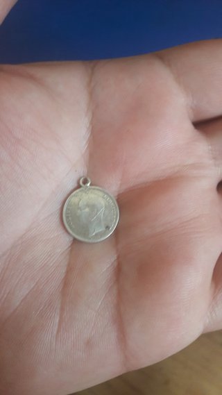 Moneda con colgante
