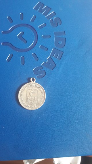 Moneda con colgante