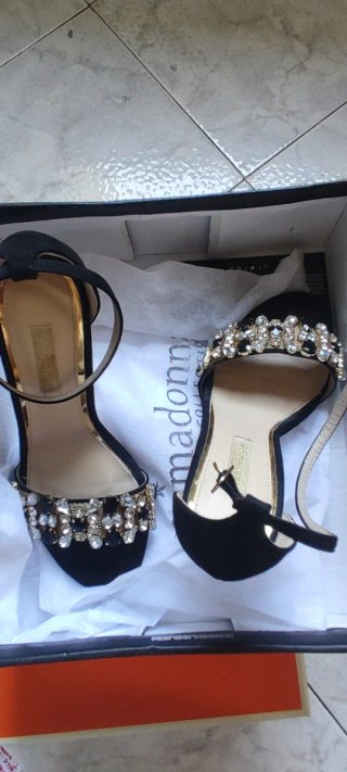 Sandali Primadonna neri con strass oro