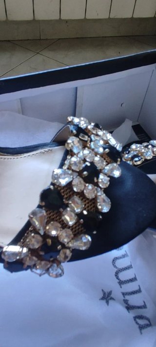 Sandali Primadonna neri con strass oro