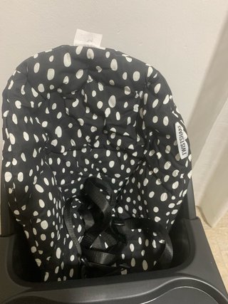 Trona alta negra con cojín estampado