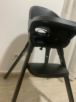 Trona alta negra con cojín estampado