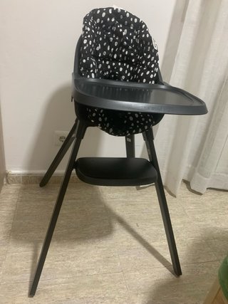 Trona alta negra con cojín estampado