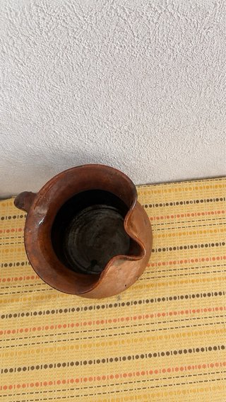 Jarra de barro rústica