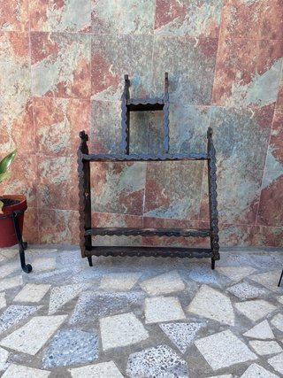 Estantería de madera para cerámica
