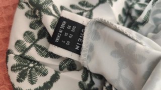 Mono estampado verde y blanco