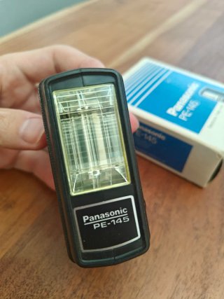 Flash Panasonic PE-145 (1978)