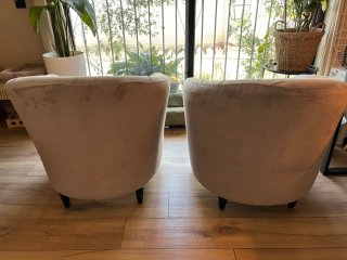 2 Sillones Beige con funda Gris de Terciopelo.
