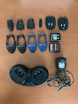 Base di ricarica Motorola Walkie + Accessori T5422
