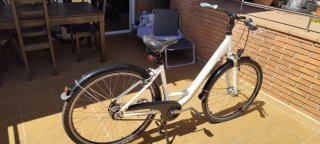 Bicicleta de paseo blanca