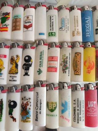 42 vecchi accendini Bic pubblicitari