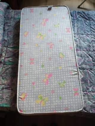 Colchón y saco para cuna con mariposas