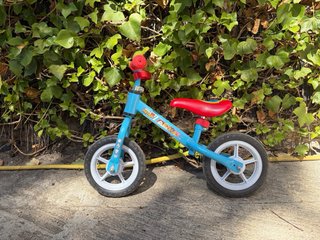 Bici sin pedales Patrulla Canina azul/roja
