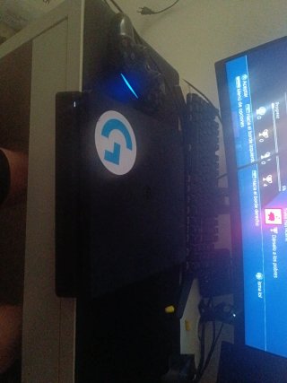 PS4 Slim + Mando
