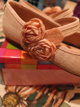 Zapatos color rosa niña con flores