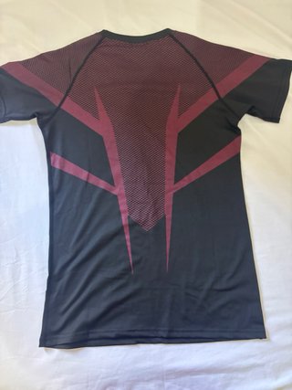 Camiseta Gymshark Negra y Roja Talla M