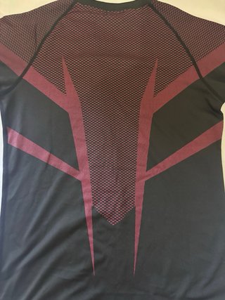 Camiseta Gymshark Negra y Roja Talla M