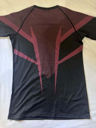Camiseta Gymshark Negra y Roja Talla M