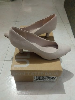 Zapatos de tacón beige