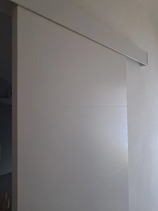 Puerta Corredera Lacada Blanca 82x202 cm + guia.
