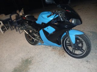 Yamaha TZR 49cc Deportiva Negra y Azul