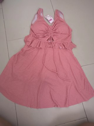 Vestido de rayas rojas y blancas