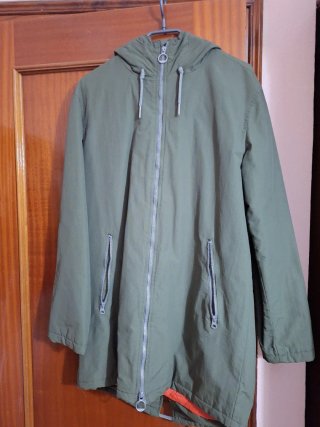 Parka verde Pull&Bear con capucha