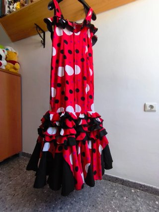 Traje de flamenca rojo con lunares
