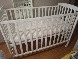 Cuna blanca para bebé