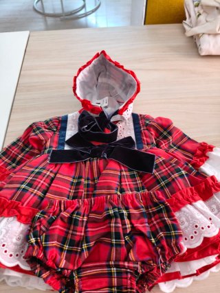 Jesusito niña cuadros rojo y blanco