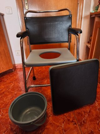 Silla con WC integrado
